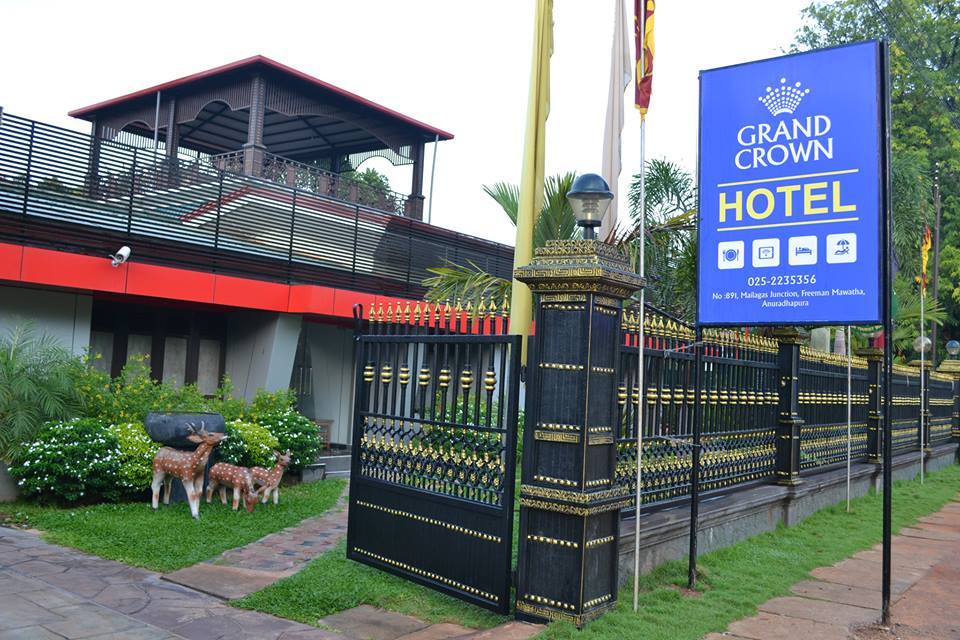 Grand Crown Hotel
